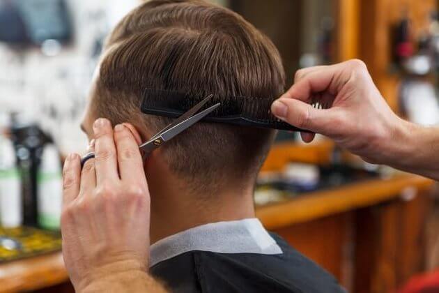 あ 早く床屋行ってさっぱりしたい メンズ おうちで簡単セルフカット を現役美容師が伝授 くふうlive あ 早く床屋行ってさっぱりしたい メンズ おうちで簡単セルフカット を現役美容師が伝授 くふうlive