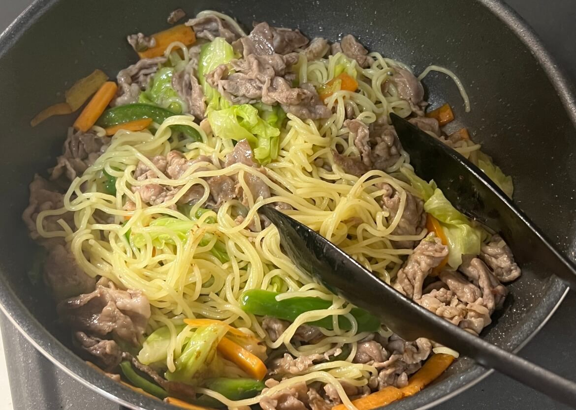 栗原はるみさん「野菜たっぷり焼きそば弁当」
