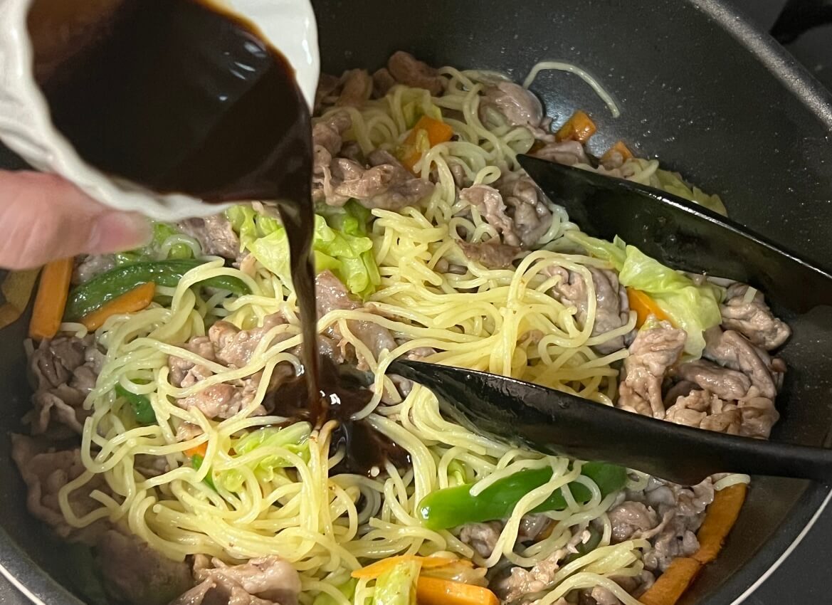 栗原はるみさん「野菜たっぷり焼きそば弁当」