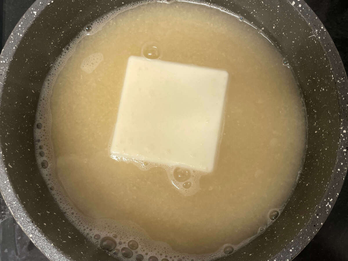 栗原はるみさん「あつあつ豆腐の白みそ椀」