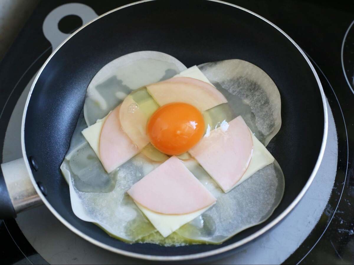 「巣ごもりハムエッグ」の作り方